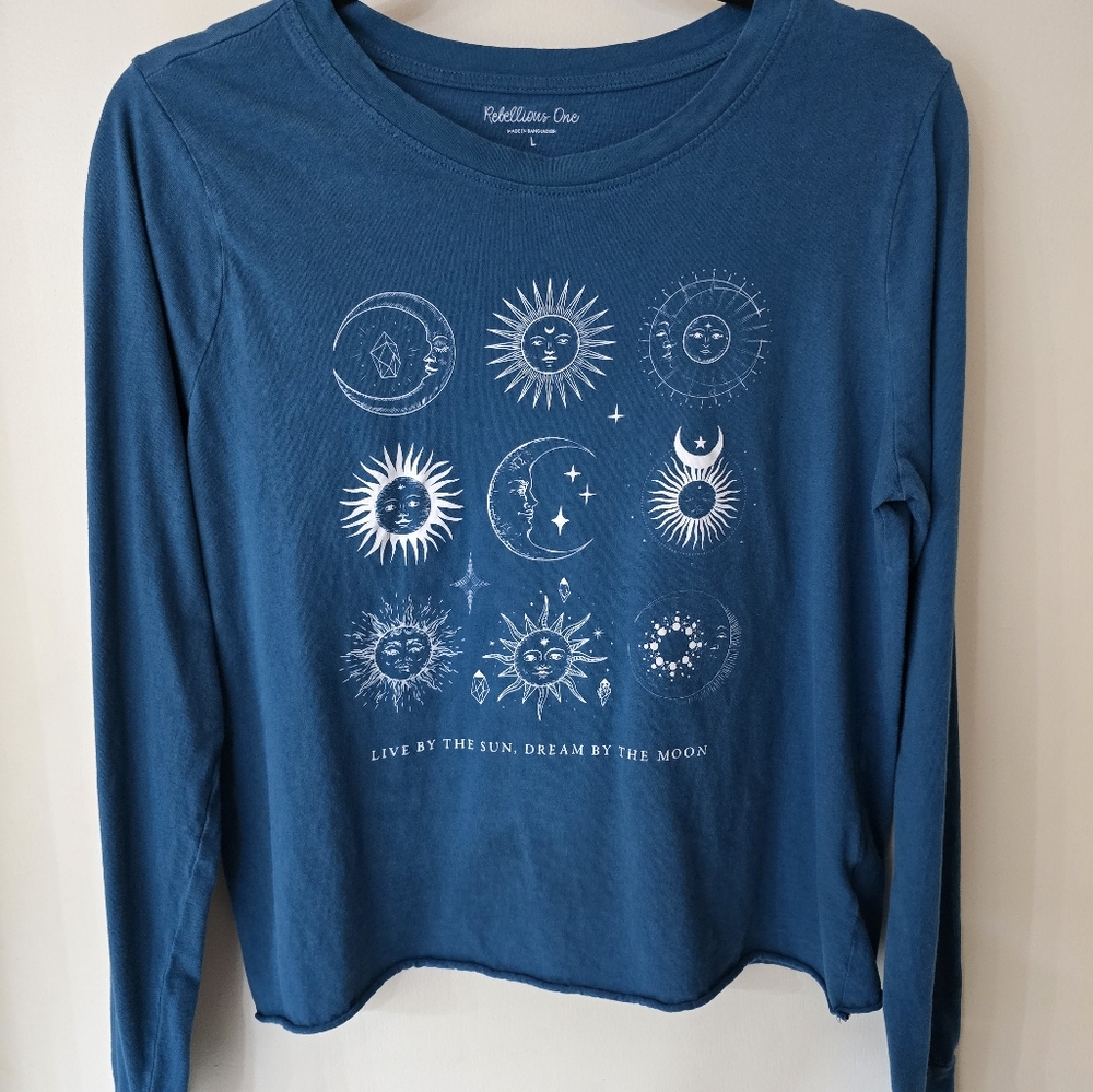 Rebellious One Moon & Sun Longsleeve T-shirt Juniors Size Large